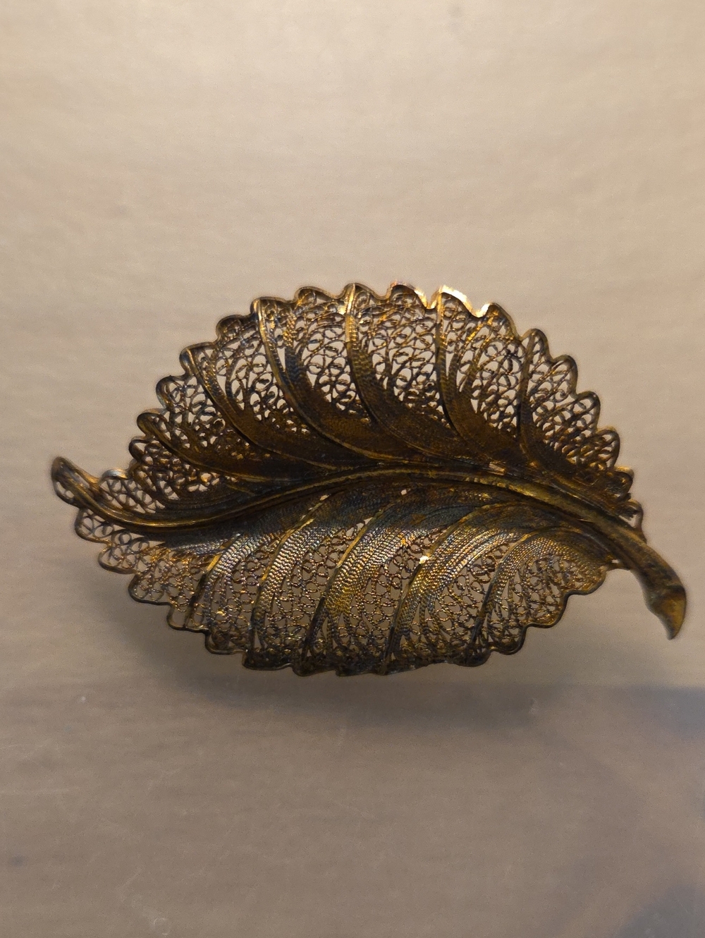 Vintage Gold Tone Filigree Wirework Leaf Brooch Pin 2"